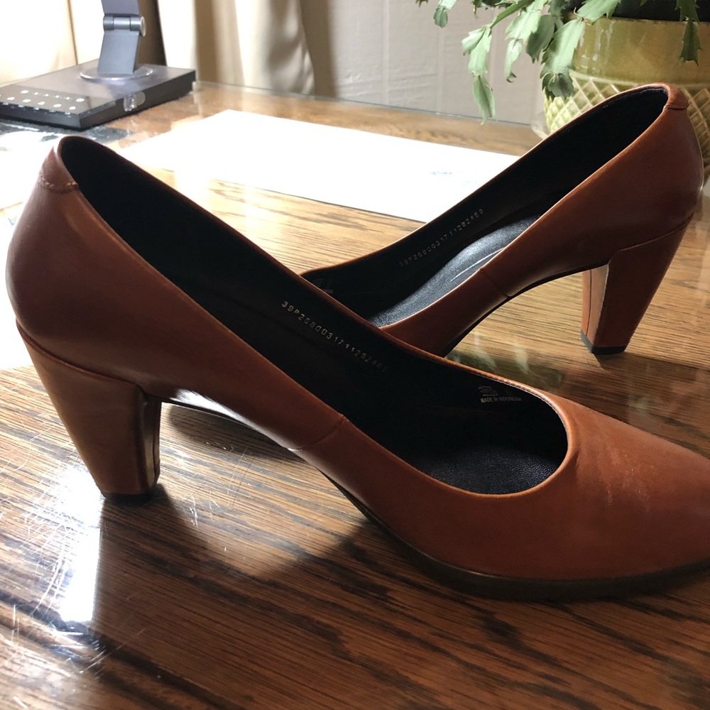 Cognac Ecco heels